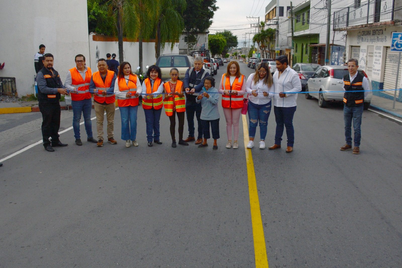 Entrega José Luis Urióstegui primera etapa de pavimento en Avenida 10 de Abril