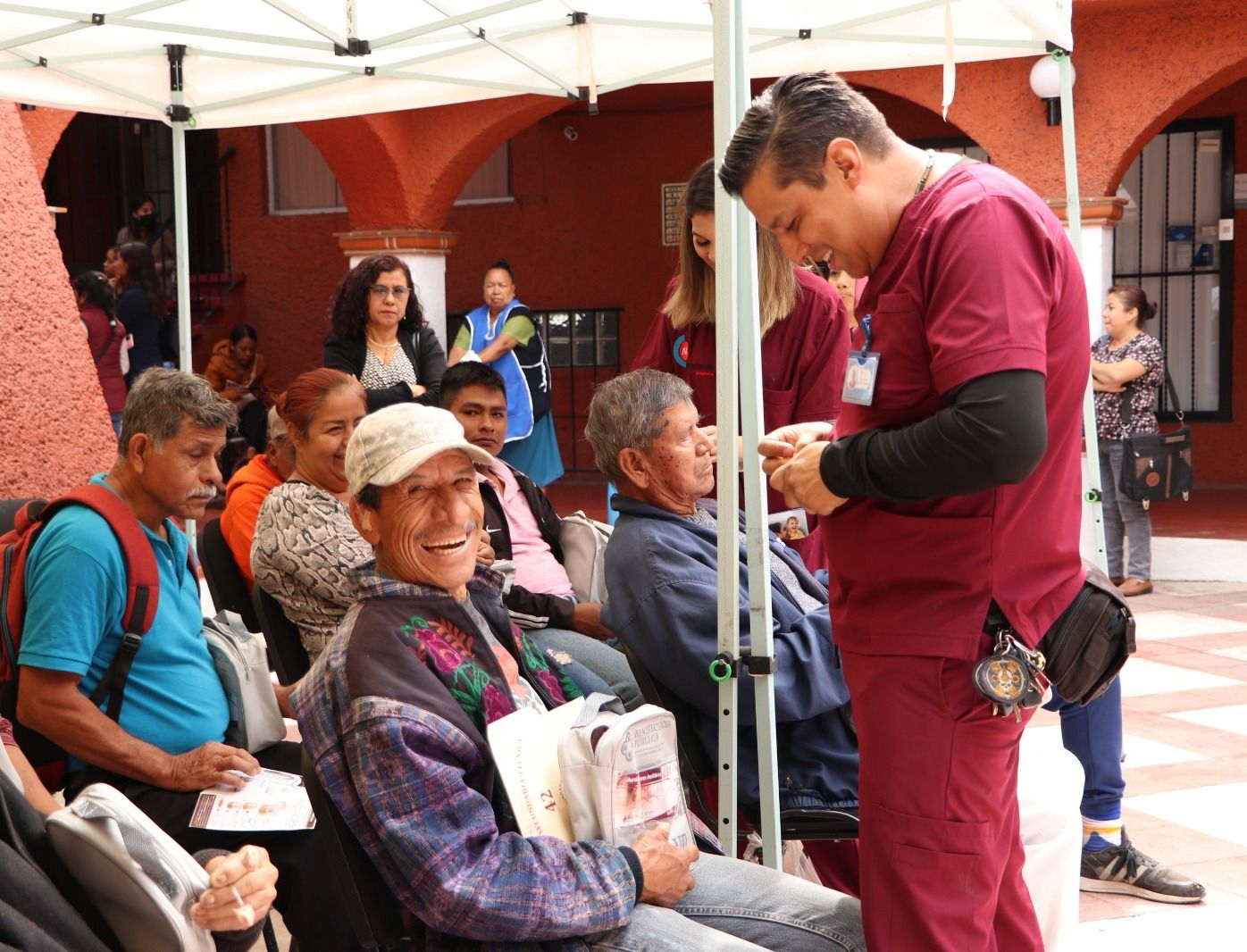 Entrega SSM 178 aparatos auditivos a personas vulnerables