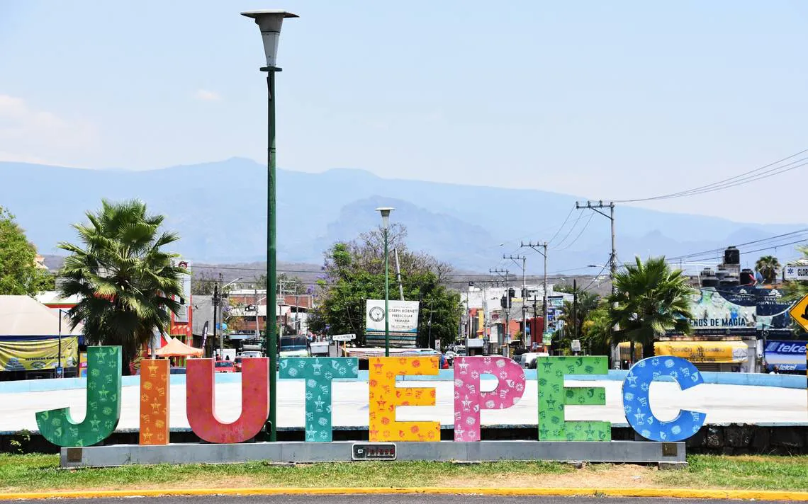 Hombre machetea a perro en JIUTEPEC