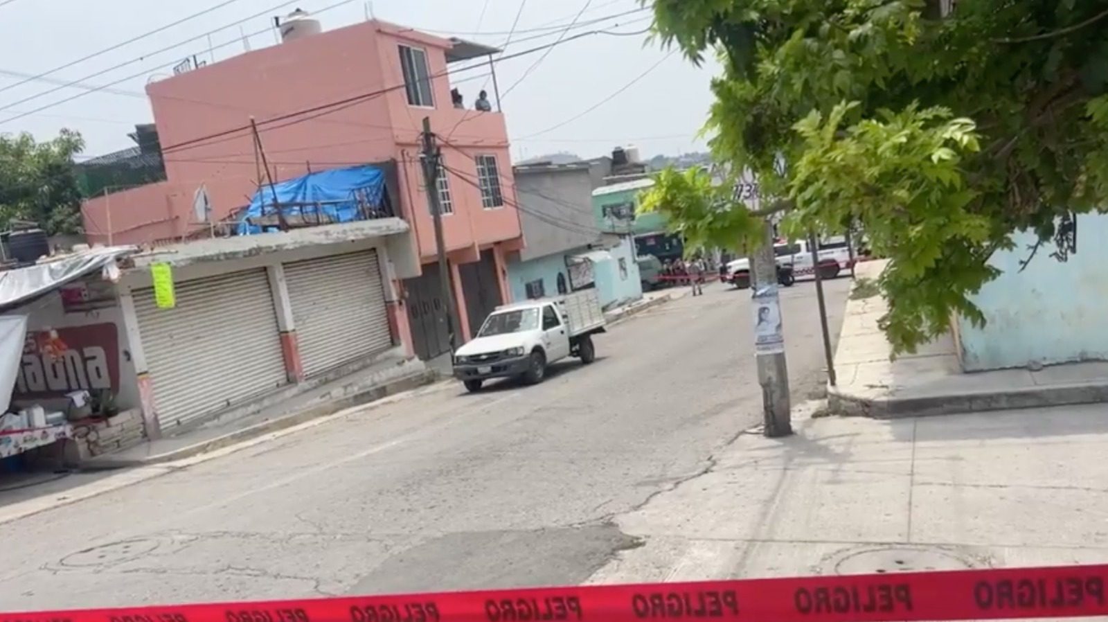 Atacan a hombre al interior de su camioneta en Huizachera, JIUTEPEC