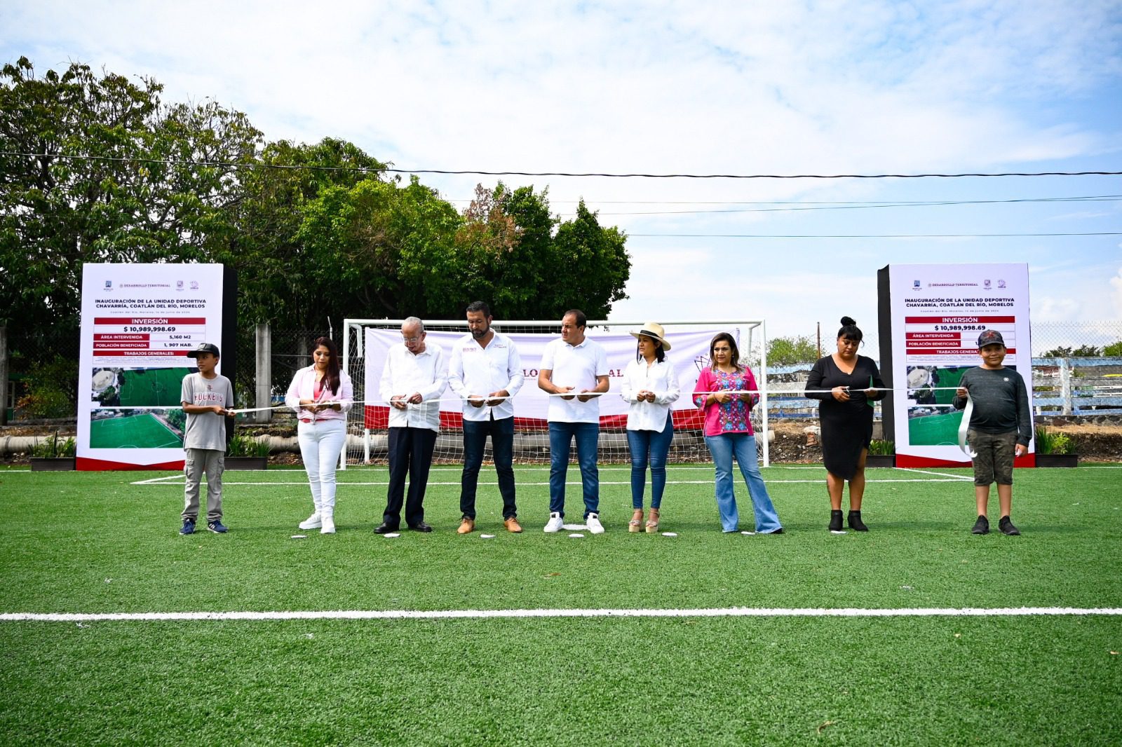 Inaugura Cuauhtémoc Blanco obras en Coatlán del Río
