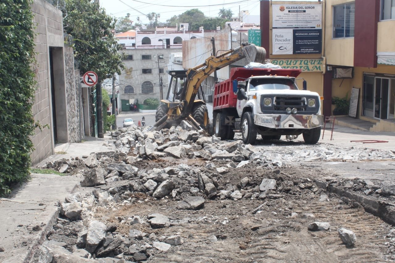 Se encarga ayuntamiento de Cuernavaca de rehabilitar calles en Bulevar Juárez
