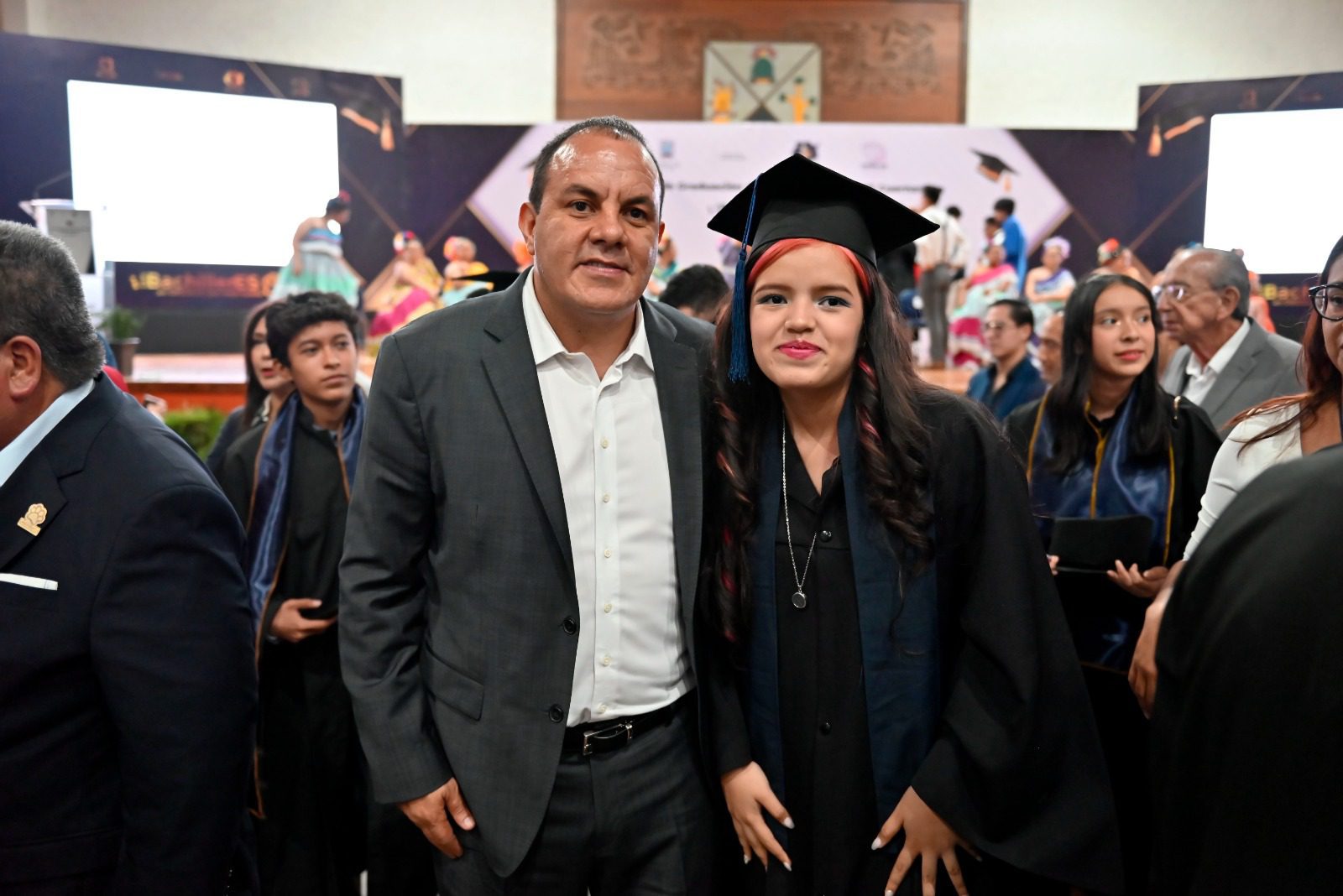 Acude Cuauhtémoc Blanco a la graduación de más de 600 estudiantes del Cobaem Cuernavaca
