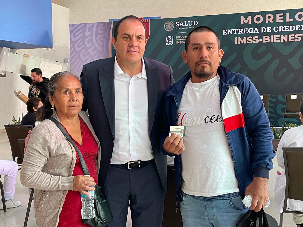 Entrega Cuauhtémoc Blanco credenciales IMSS-Bienestar en Morelos