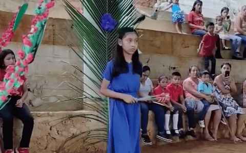 (VIDEO) Le tocó bailar sola el vals de graduación