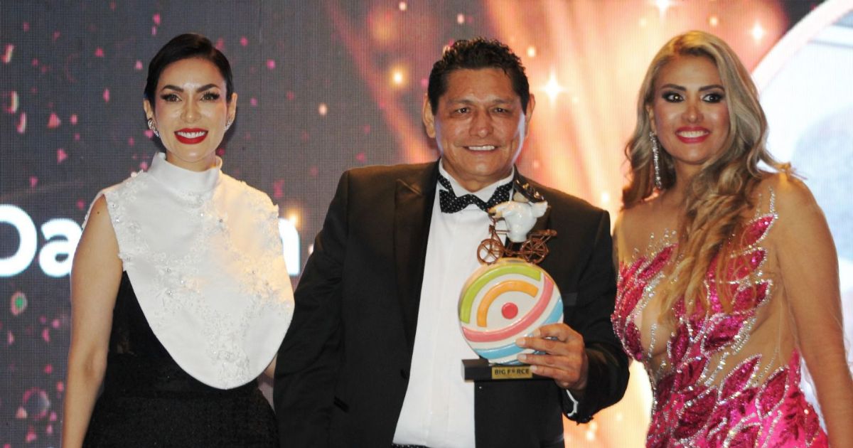 Jesús Corona es reconocido como líder destacado en México
