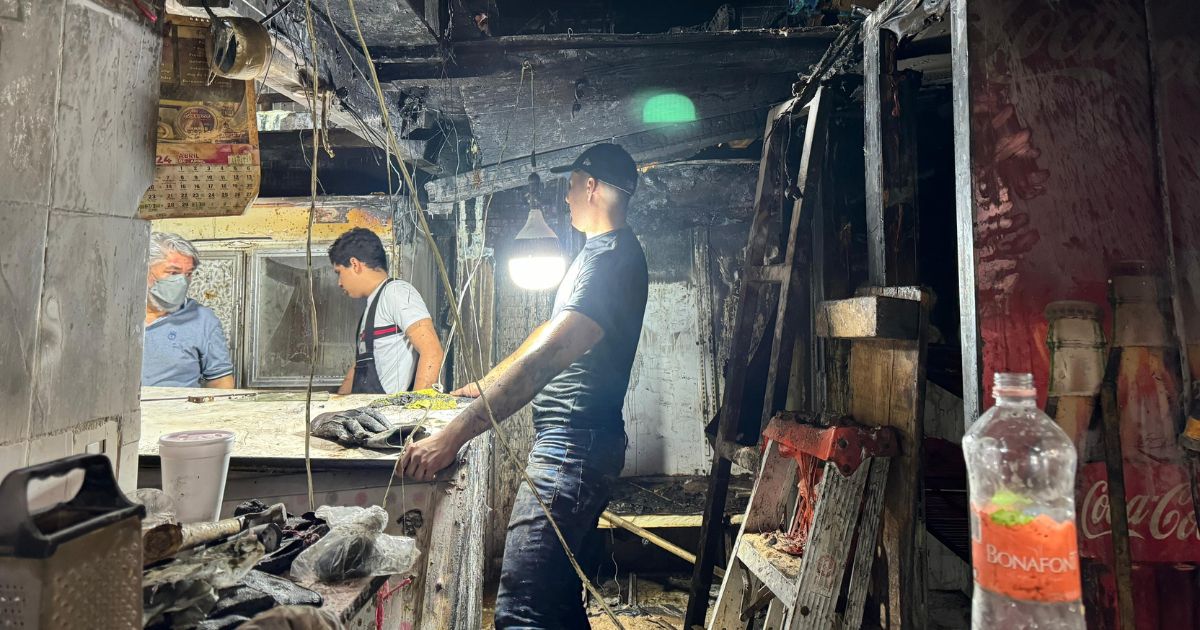 Bomberos Cuernavaca atienden siniestro en Mercado Adolfo López Mateos