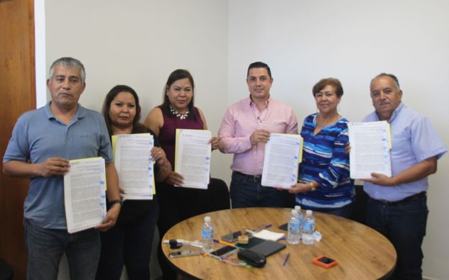 Alcalde de Jiutepec firma convenio histórico con sindicatos