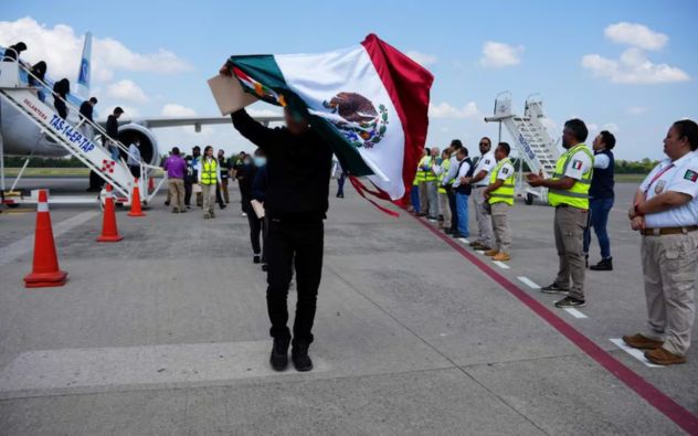 Mexicanos relatan abusos y encierros durante su deportación de Estados Unidos