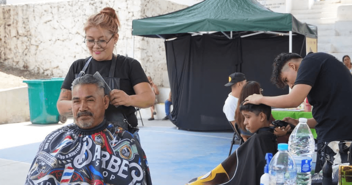 Llevan servicios gratuitos a Zapata