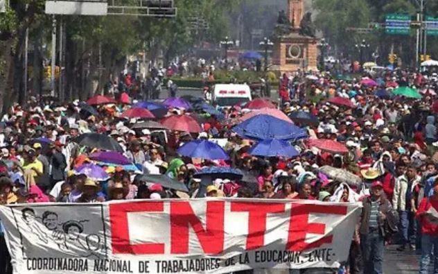 Maestros CNTE huelga