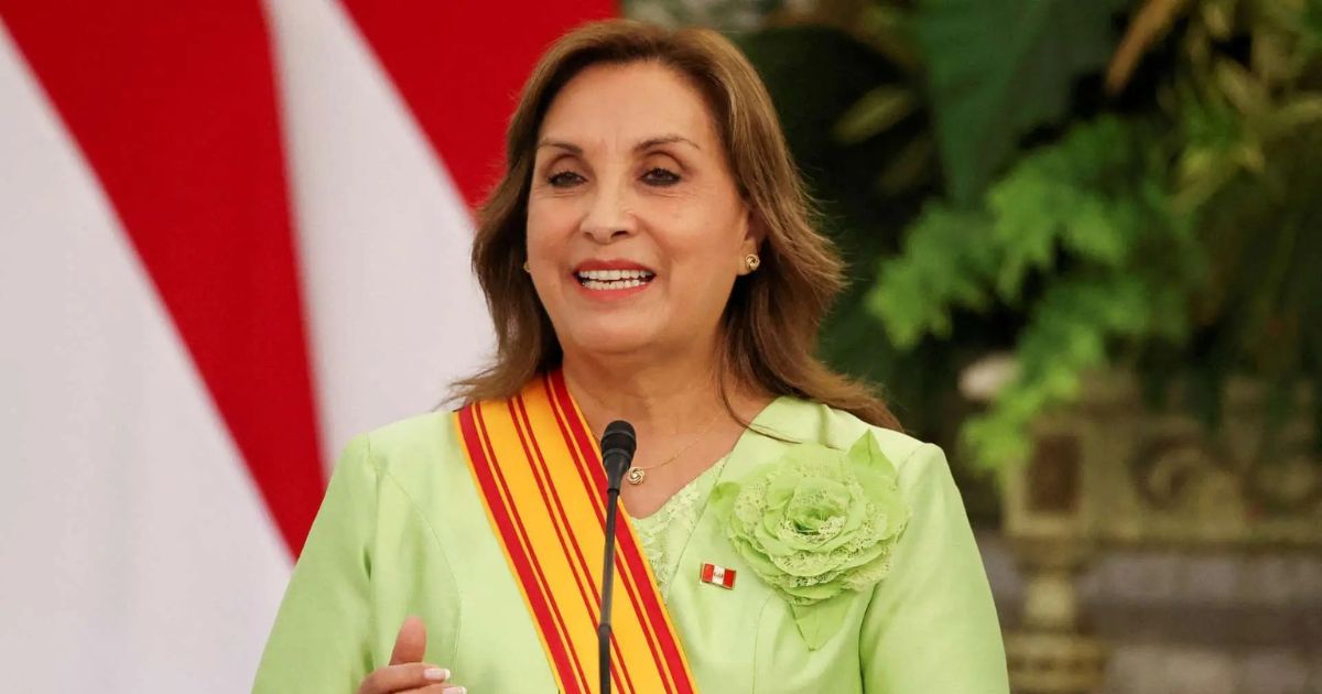 Congreso peruano destituye a la presidenta del país