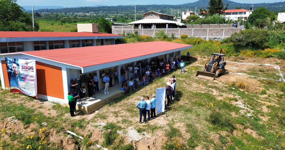 Inicia construcción de aula en telesecundaria de Totolapan