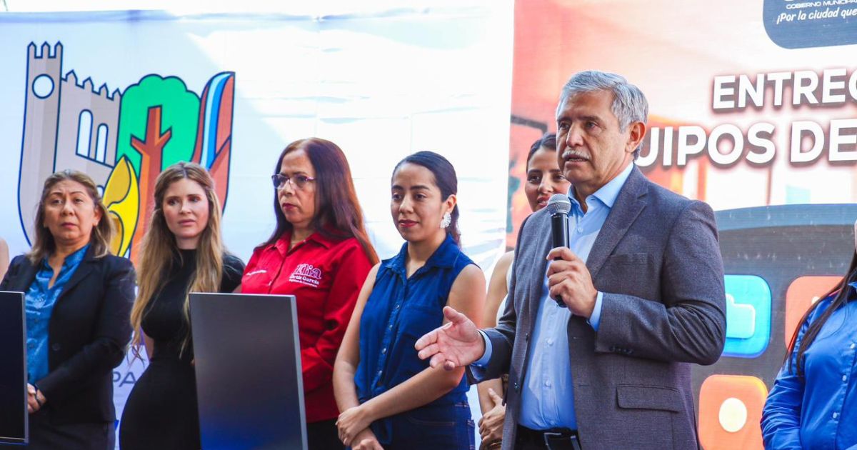 Entregan equipo de cómputo a dependencias municipales en Cuernavaca