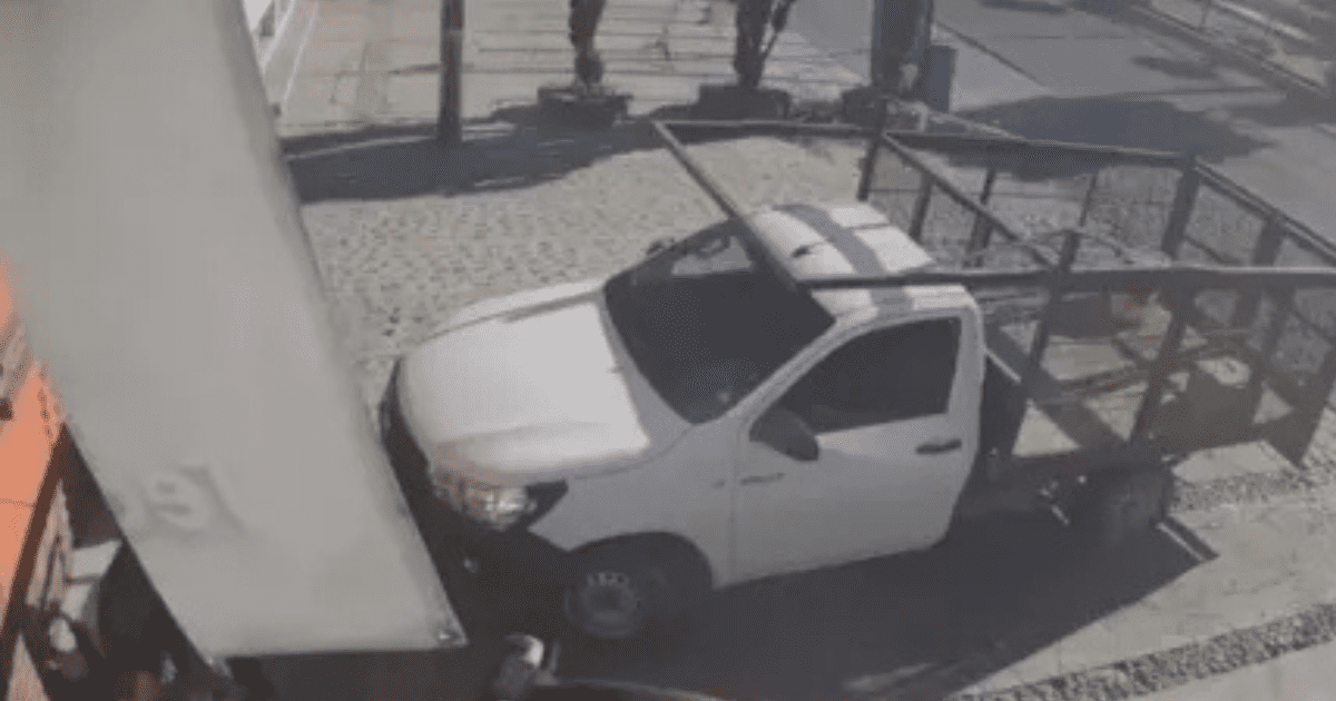 Toro escapa y embiste a una familia en Querétaro