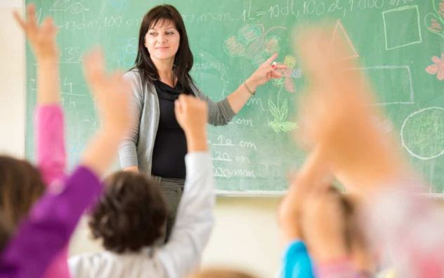 Maestra pasar al Pizarrón
