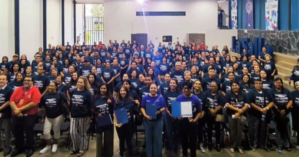 Plática de sensibilización sobre prevención de violencia en la Preparatoria La Salle de Cuernavaca, Morelos