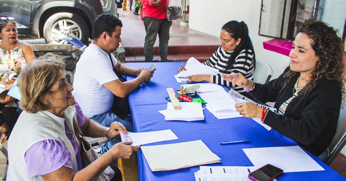 Vecinos comienzan a registrarse para programa de tinacos gratuitos