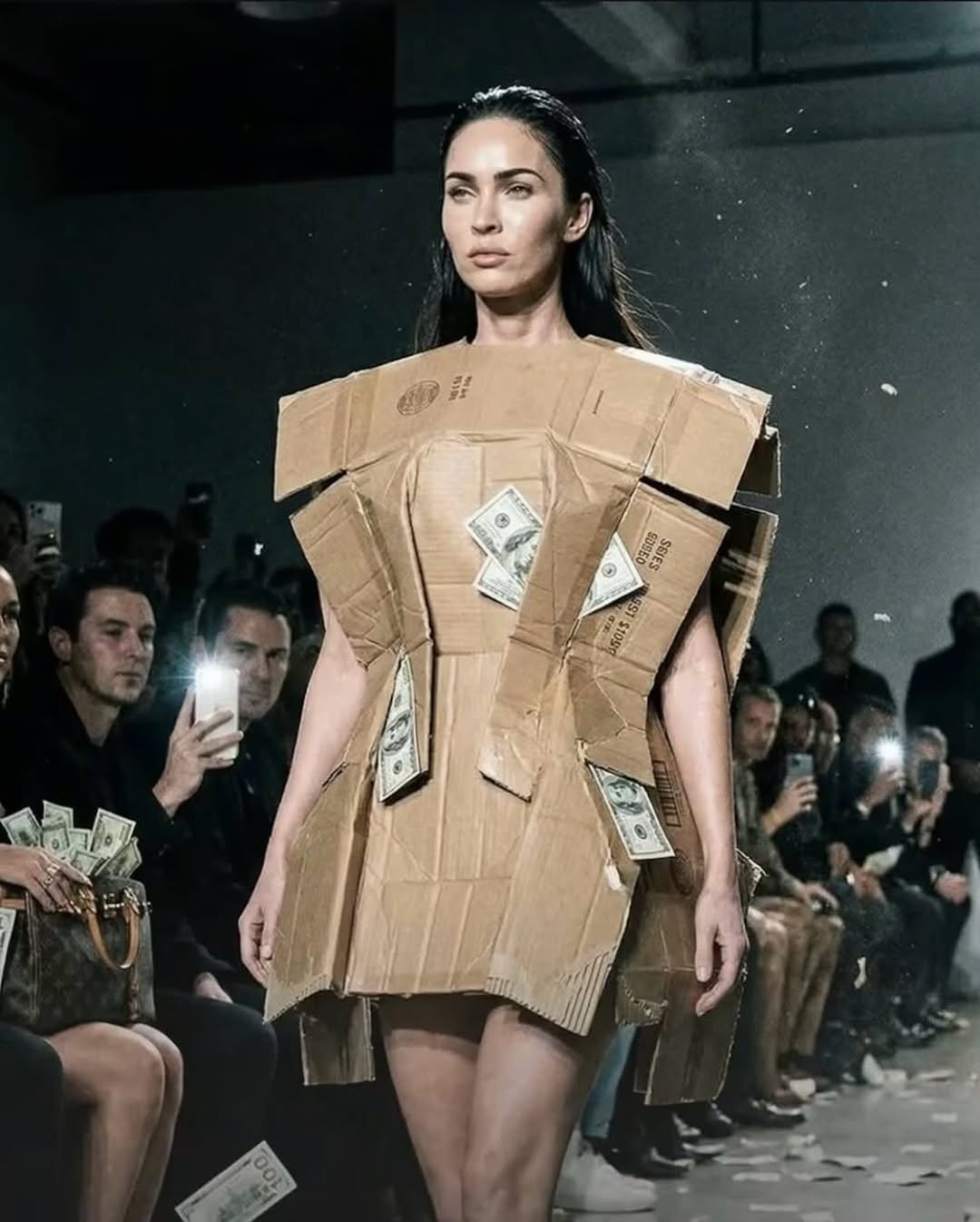 balenciaga vestido de cartón