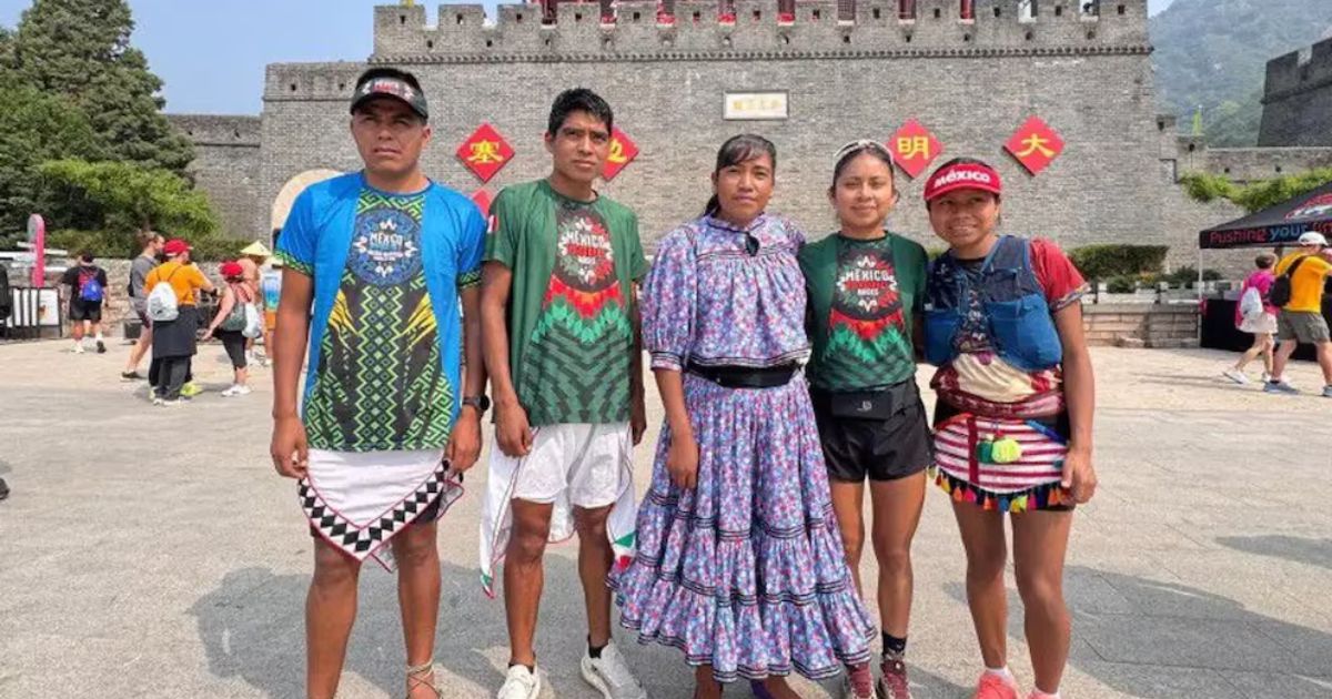 Atletas indígenas triunfan en el Maratón de la Gran Muralla China