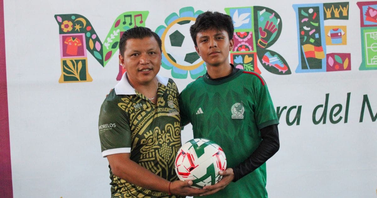 Niños participando en actividades de fútbol durante la Caravana del Mundial en Tepalcingo, Morelos
