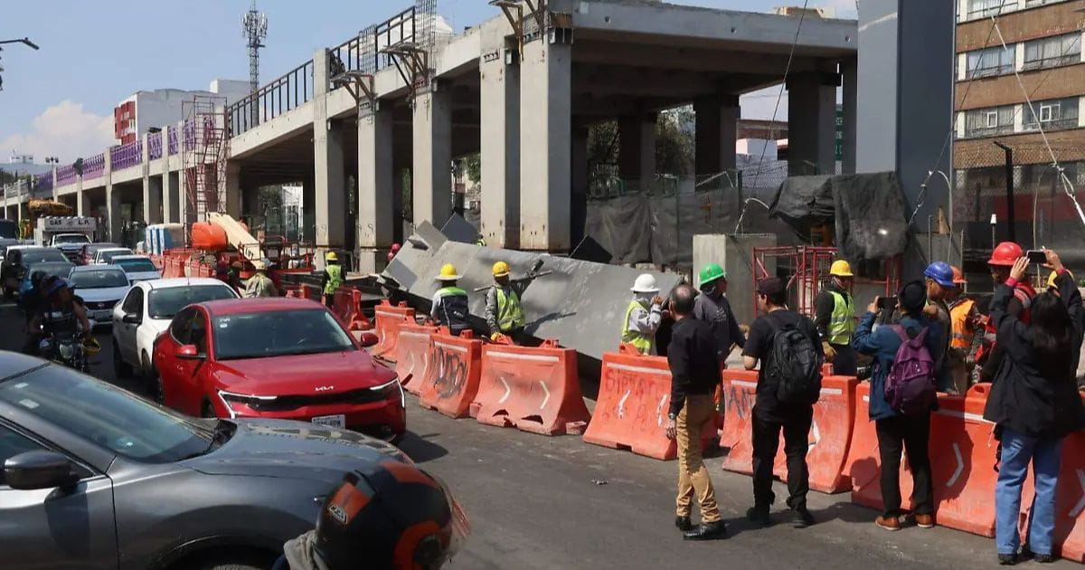 Colapsa viga de acero sobre Calzada San Antonio Abad en la CDMX