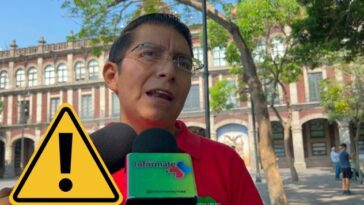 Usuario cubriendo el teclado de un cajero automático al ingresar su NIP en Cuernavaca, Morelos