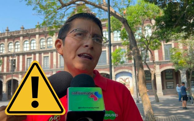Usuario cubriendo el teclado de un cajero automático al ingresar su NIP en Cuernavaca, Morelos