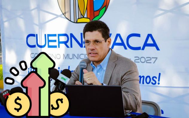 Tesorero municipal Javier Arozarena Salazar y el alcalde José Luis Urióstegui en conferencia de prensa sobre las finanzas de Cuernavaca.