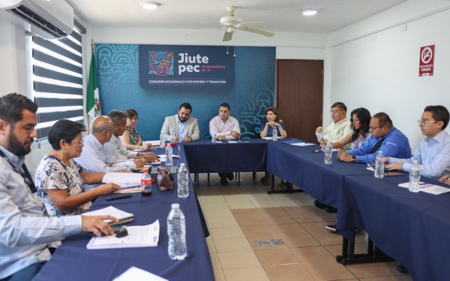 Representantes de CANACINTRA Morelos, PROCIVAC y autoridades del Ayuntamiento de Jiutepec en mesa de trabajo sobre desarrollo económico