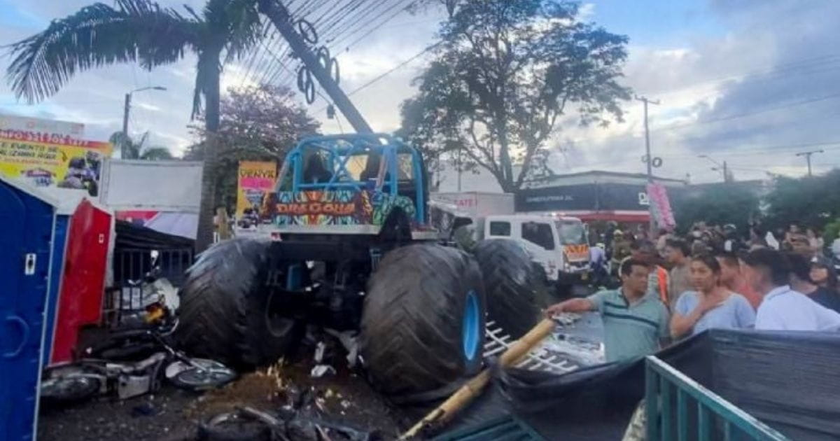Momento en que un Monster Truck arrolla a público