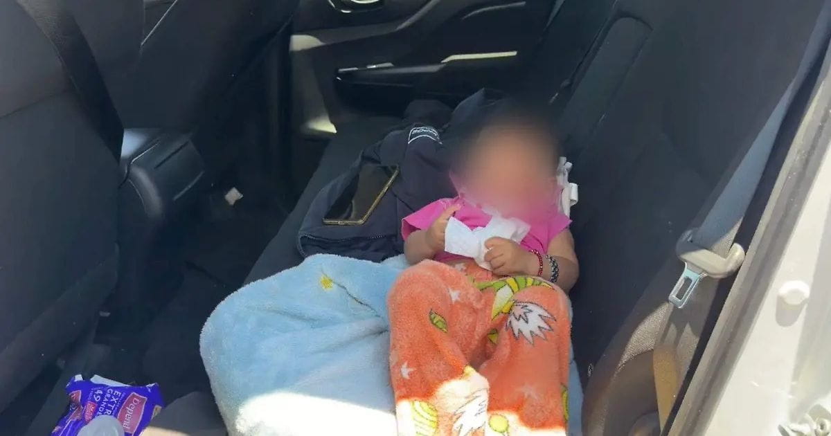 Padre abandona a su bebé en un taxi de aplicación en Ecatepec