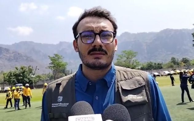 Elementos policiacos municipales en Morelos recibiendo herramientas y equipo especializado para el combate de siniestros forestales