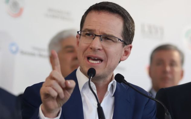 El senador Ricardo Anaya Cortés durante su posicionamiento político en el pleno de la Cámara de Senadores, Ciudad de México, México.