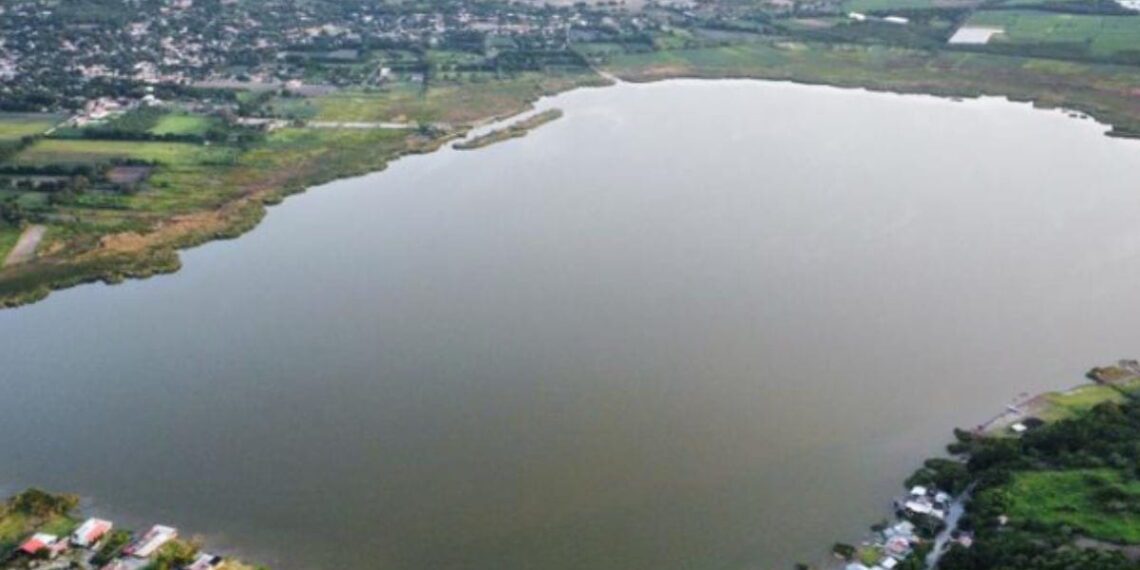 Adolescente fallece ahogado en laguna de Coatetelco