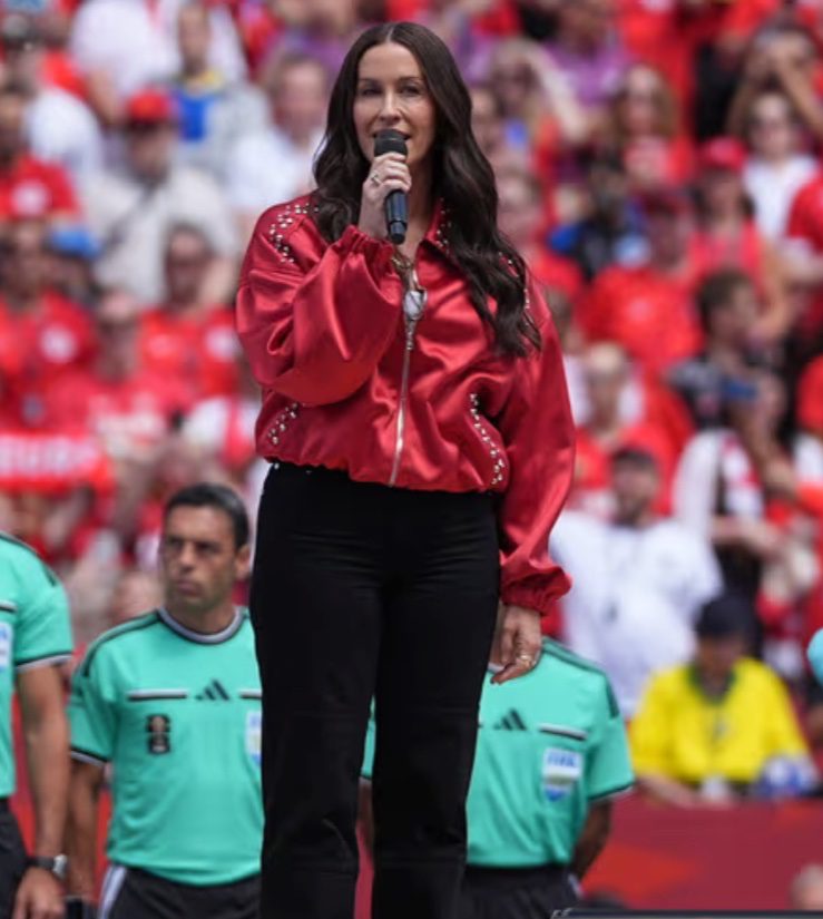 Alanis Morissette himno canadá