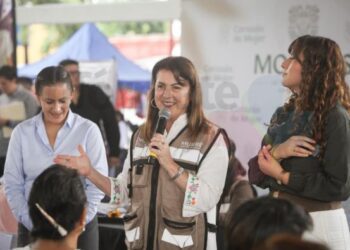 Mujeres de la región sur reciben tarjetas bancarias de apoyo económico en Puente de Ixtla, Morelos