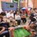 Fotografía de la gobernadora Margarita González Saravia interactuando con estudiantes de la UTEZ o CECyTE