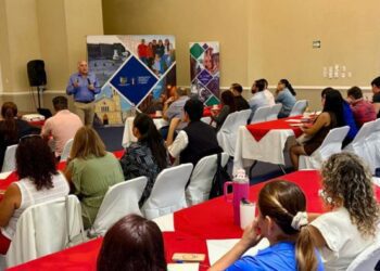 Prestadores de servicios en capacitación de anfitrionía turística en Cuernavaca, Morelos
