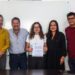 Vecinos y empresarios firmando un convenio de colaboración ambiental junto a autoridades de servicios públicos en un parque de Cuernavaca, Morelos