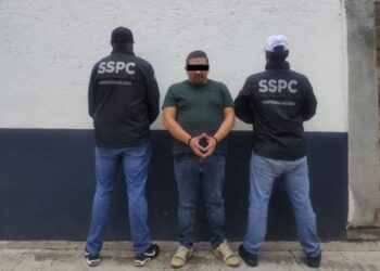 Elementos de fuerzas federales resguardando un operativo de seguridad en el municipio de San Pedro Cholula, Puebla