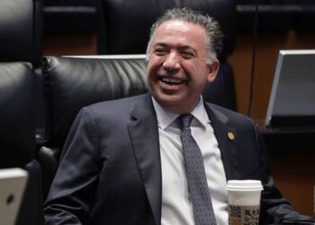 Enrique Inzunza continuará como senador de Morena