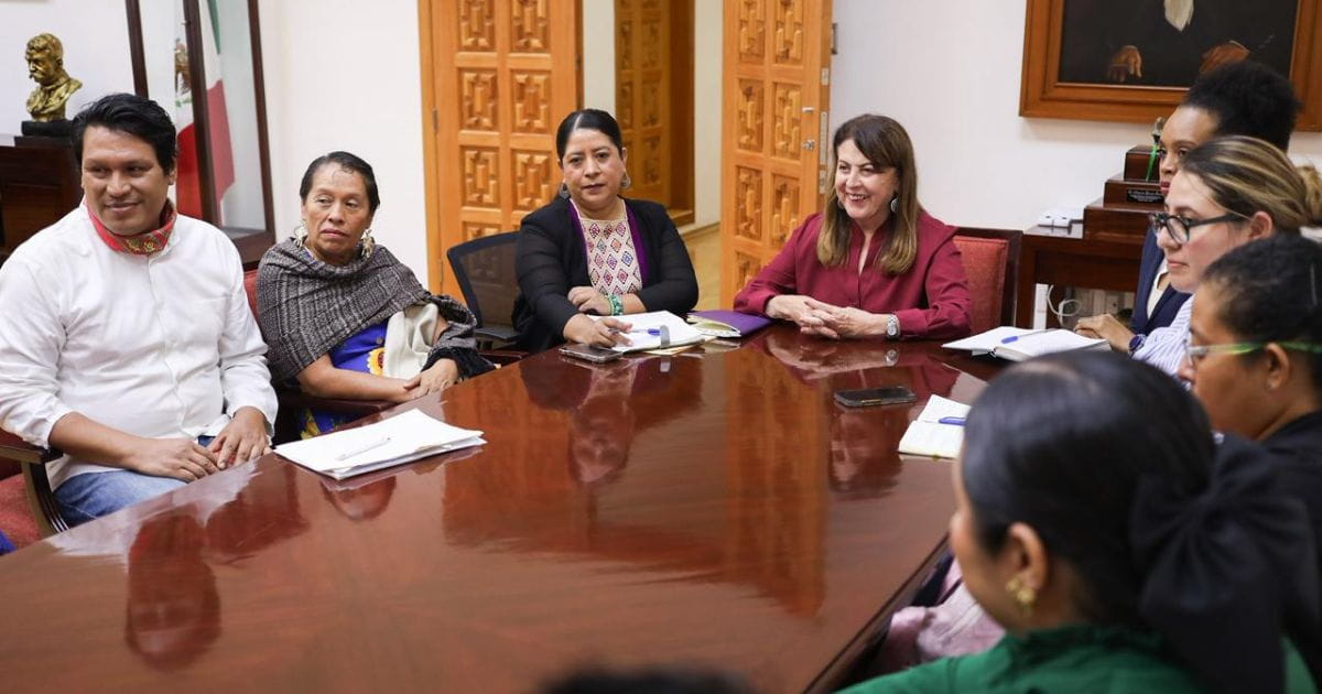 Gobernadora de Morelos sostiene mesa de trabajo con líderes comunitarios e indígenas