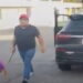 Hombre es captado agrediendo a mujeres con un bastón en Puebla