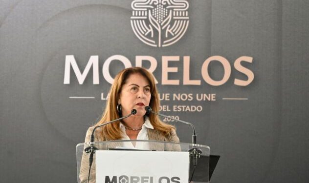 Patrullas de seguridad pública estatal resguardando una vialidad en Cuernavaca, Morelos