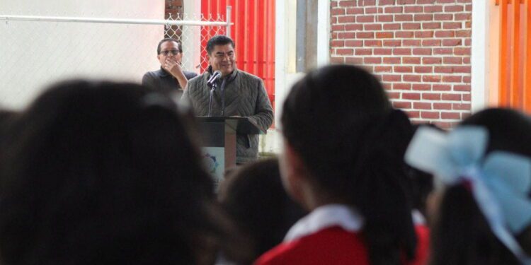 Inauguran rehabilitación de cancha de usos múltiples en Texcala