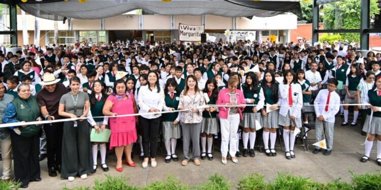 Invierten 10 millones en calles y techumbre escolar en Yautepec