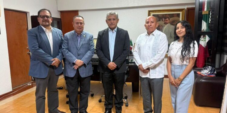 José Luis Urióstegui afianza lazos con el gremio jurídico rumbo al Día del Abogado