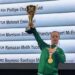 Atletas del relevo varonil de México reciben medallas de oro en el podio de Sofía, Bulgaria