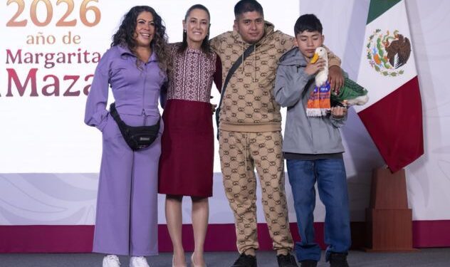 La presidenta de México se comprometió a brindar ayuda económica y social a los comerciantes dueños de la mascota viral del Mundial